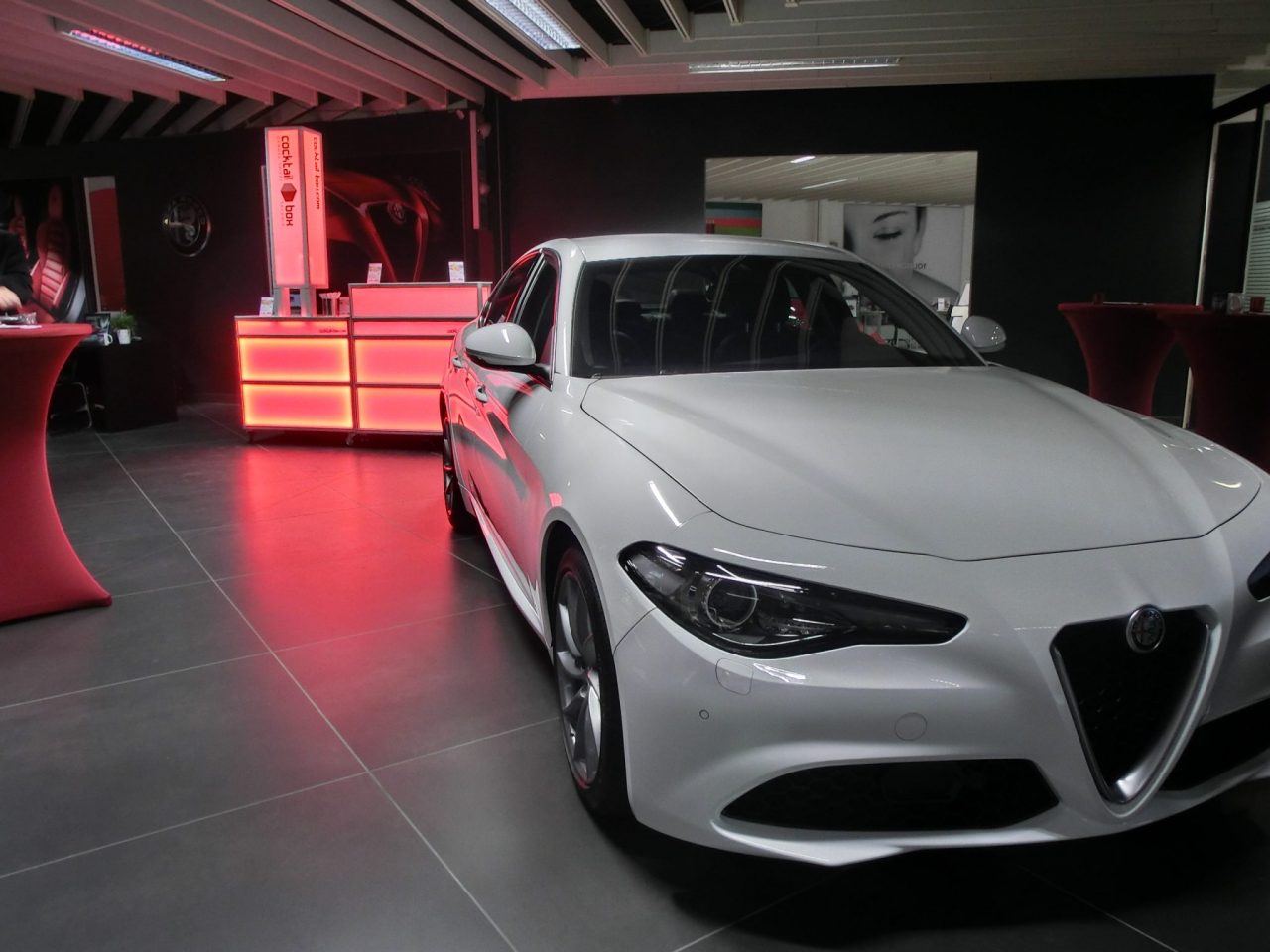 Autohaus Dirkes führt die Marke Alfa Romeo neu ein_cocktail-box